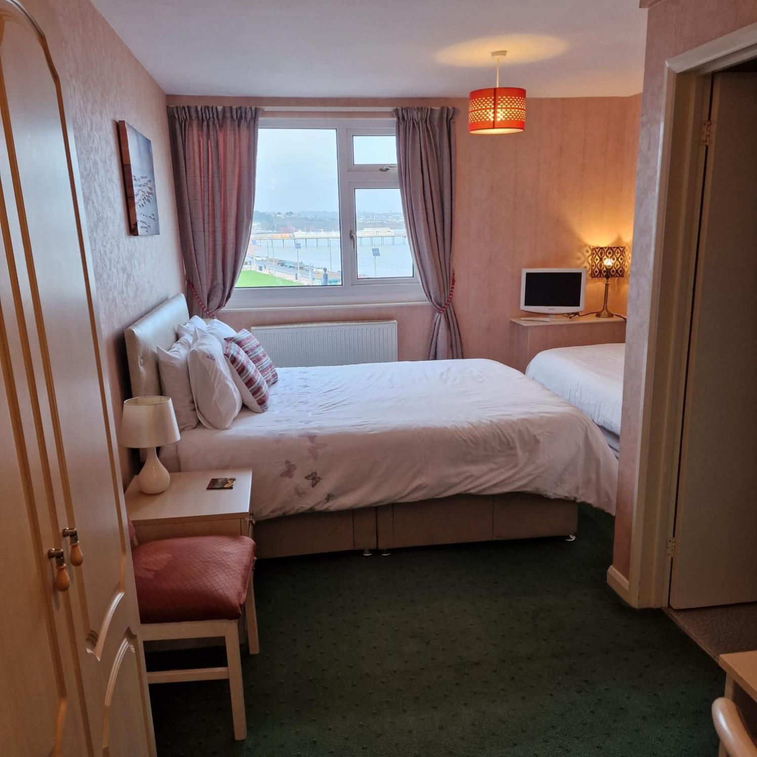 Hotel The Sands 4*
