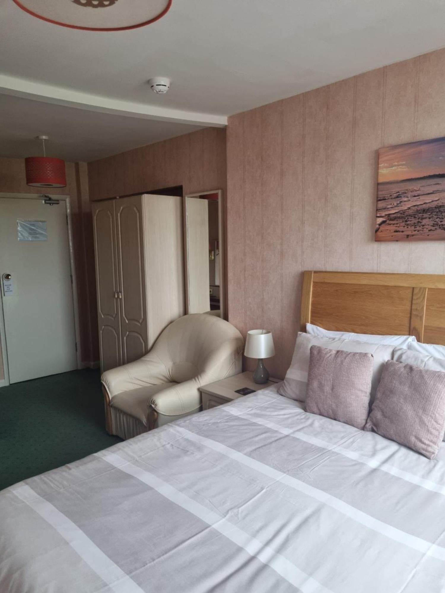 Hotel The Sands 4*